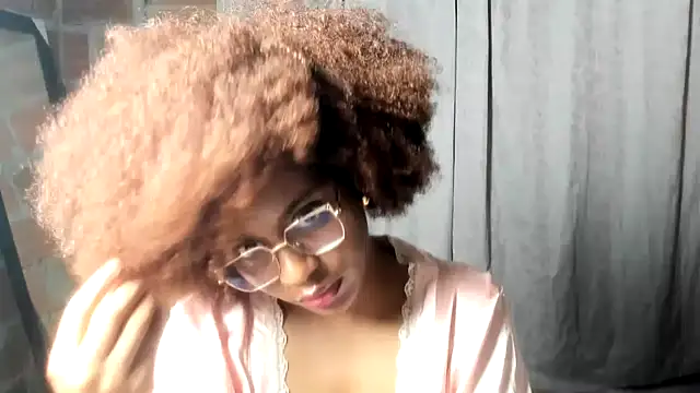 Snapshot of thaimy_ chatting on June 2026 01:43:01 AM thaimy online show from June 2026 01:43:01 AM