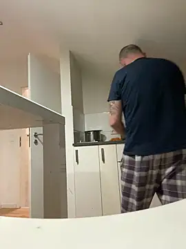 Snapshot of Vlad200472 chatting on February 2025 01:30:02 AM Vlad200472 online show from February 2025 01:30:02 AM