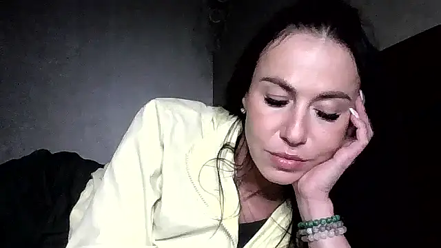 Snapshot of JulianaGold1 chatting on May 2026 06:39:02 PM JulianaGold1 online show from May 2026 06:39:02 PM