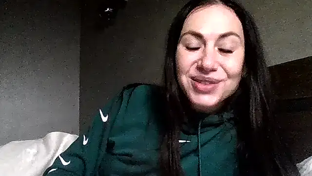 JulianaGold1 online show from December 2025 09:34:01 PM