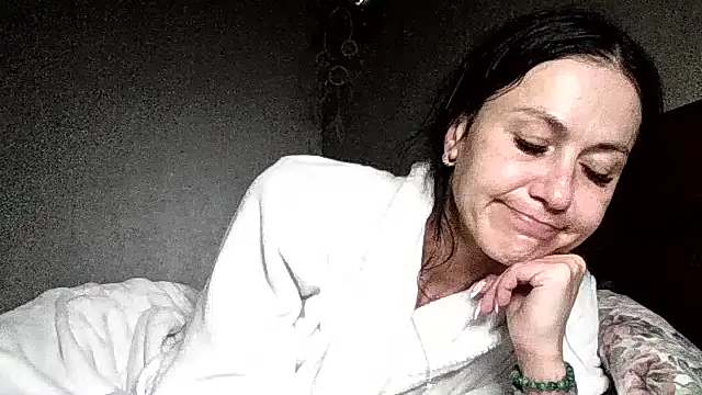 Snapshot of JulianaGold1 chatting on May 2026 09:22:01 PM JulianaGold1 online show from May 2026 09:22:01 PM
