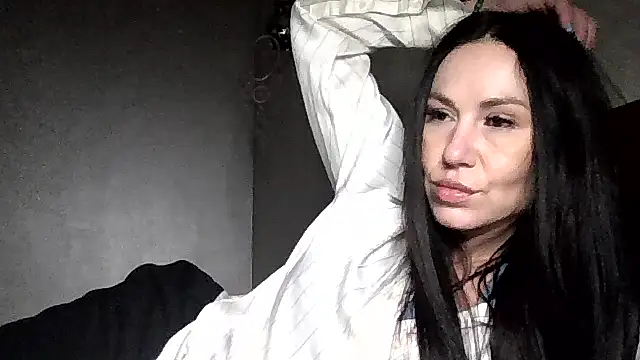 JulianaGold1 online show from February 2026 05:45:01 PM