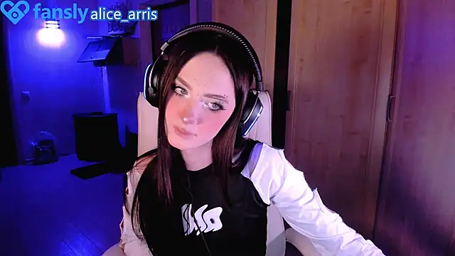 Alice  Aris online show from February 2026 06:52:01 PM