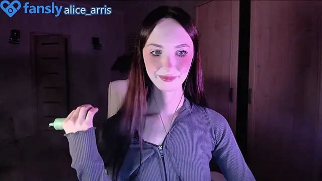 Alice  Aris online show from November 2025 06:41:02 PM