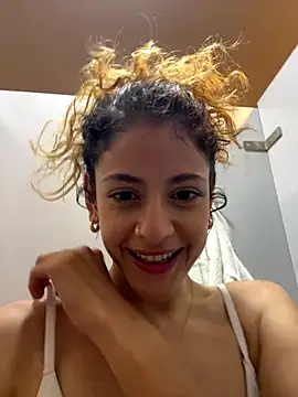 Snapshot of alana15 chatting on November 2025 02:22:02 PM alana15 online show from November 2025 02:22:02 PM