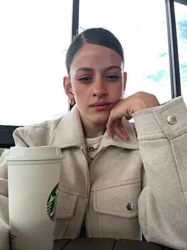 Snapshot of alana15 chatting on December 2025 08:17:02 PM alana15 online show from December 2025 08:17:02 PM