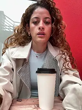 alana15 online show from April 2026 09:30:01 PM