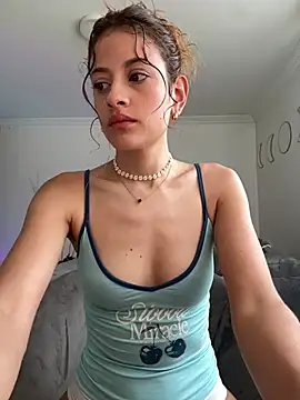 alana15 online show from May 2026 01:25:01 PM