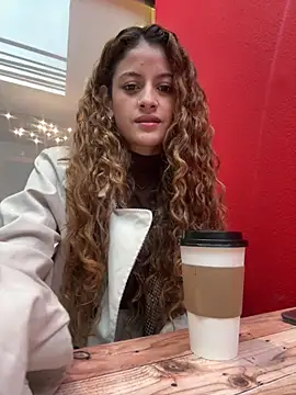 alana15 online show from April 2026 09:21:01 PM