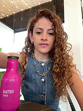 alana15 online show from January 2026 09:21:02 PM