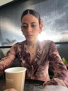 Snapshot of alana15 chatting on November 2025 09:40:01 PM alana15 online show from November 2025 09:40:01 PM