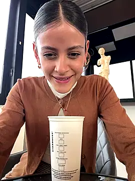 Snapshot of alana15 chatting on October 2025 09:35:02 PM alana15 online show from October 2025 09:35:02 PM