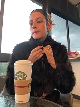 alana15 online show from December 2025 09:39:01 PM