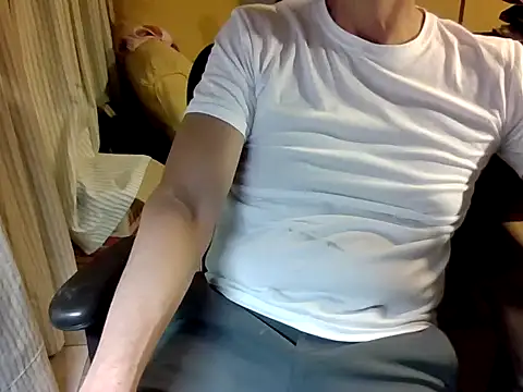 Snapshot of mariohurt101 chatting on April 2026 10:04:01 PM mariohurt101 online show from April 2026 10:04:01 PM