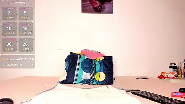 Snapshot of JudySteele chatting on October 2025 03:52:02 AM JudySteele online show from October 2025 03:52:02 AM