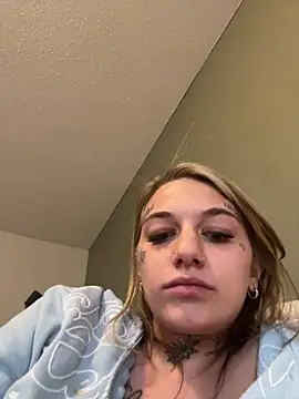 Snapshot of chloetease chatting on October 2025 04:51:02 PM chloetease online show from October 2025 04:51:02 PM