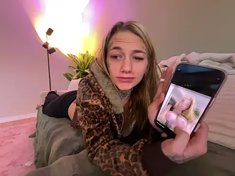 Snapshot of chloetease chatting on December 2025 05:17:02 PM chloetease online show from December 2025 05:17:02 PM