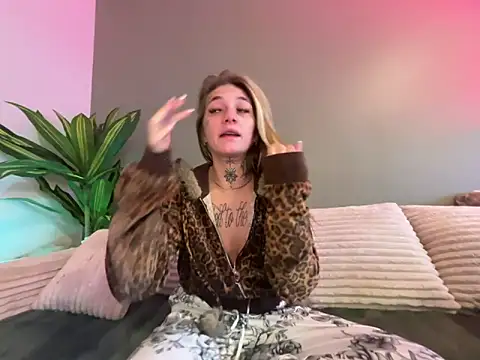 chloetease online show from March 2026 03:41:01 PM