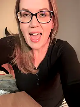 Snapshot of MaiseKnox chatting on October 2025 11:05:01 PM MaiseKnox online show from October 2025 11:05:01 PM