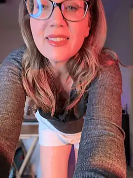 Snapshot of MaiseKnox chatting on October 2025 12:57:02 AM MaiseKnox online show from October 2025 12:57:02 AM