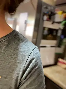 MaiseKnox online show from April 2026 09:28:01 PM