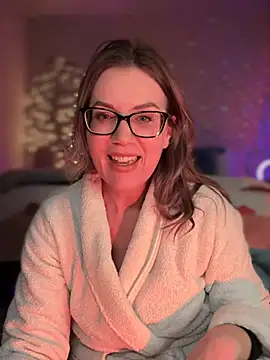 Snapshot of MaiseKnox chatting on January 2025 03:43:01 AM MaiseKnox online show from January 2025 03:43:01 AM