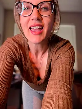 MaiseKnox online show from June 2026 09:15:01 PM
