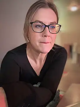 Snapshot of MaiseKnox chatting on September 2025 07:03:01 PM MaiseKnox online show from September 2025 07:03:01 PM
