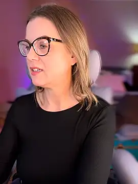 MaiseKnox online show from February 2026 11:45:01 PM