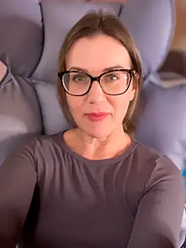 MaiseKnox online show from June 2026 10:18:01 PM