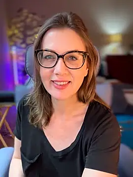 MaiseKnox online show from May 2026 03:37:02 PM
