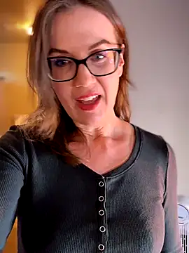 MaiseKnox online show from December 2025 10:03:02 PM