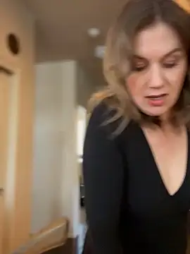 MaiseKnox online show from April 2026 04:46:02 PM