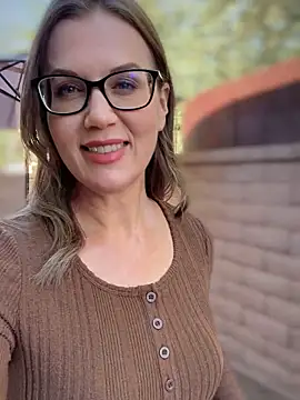 Snapshot of MaiseKnox chatting on October 2025 10:09:02 PM MaiseKnox online show from October 2025 10:09:02 PM