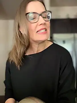 MaiseKnox online show from April 2026 06:14:02 PM
