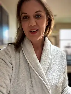 MaiseKnox online show from April 2026 10:12:02 PM