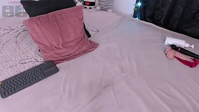 Snapshot of emma_trevorr chatting on March 2025 09:24:02 PM emma trevorr online show from March 2025 09:24:02 PM