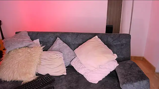 Snapshot of angiebutt chatting on December 2025 01:39:01 AM angiebutt online show from December 2025 01:39:01 AM