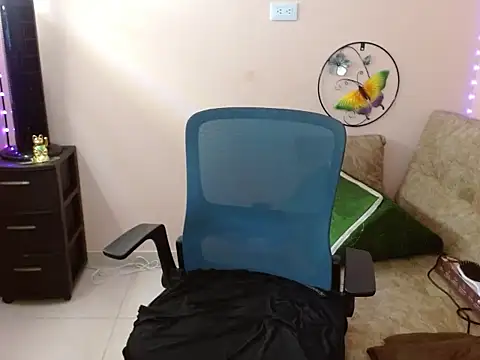 miss tinnymafe online show from March 2026 03:00:01 AM