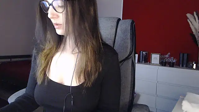 Alina Lamour online show from March 2026 07:10:02 PM