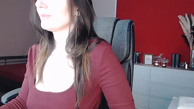 Alina Lamour online show from February 2026 06:18:02 PM