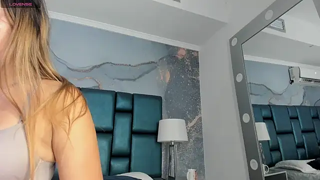Snapshot of Vivi_prinncess chatting on September 2025 10:02:02 PM Vivi prinncess online show from September 2025 10:02:02 PM
