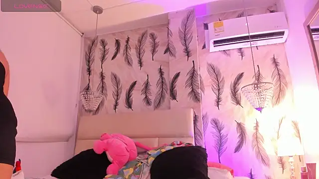 Snapshot of Vivi_prinncess chatting on October 2025 01:06:02 AM Vivi prinncess online show from October 2025 01:06:02 AM