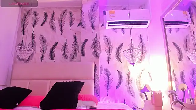 Snapshot of Vivi_prinncess chatting on October 2025 11:06:02 PM Vivi prinncess online show from October 2025 11:06:02 PM