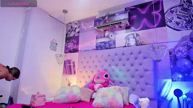 Snapshot of Vivi_prinncess chatting on February 2025 02:25:01 AM Vivi prinncess online show from February 2025 02:25:01 AM