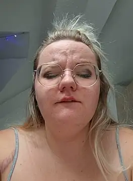 Snapshot of Fiona0705 chatting on October 2025 09:00:01 AM Fiona0705 online show from October 2025 09:00:01 AM
