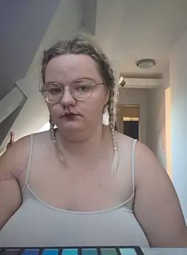 Snapshot of Fiona0705 chatting on September 2025 06:31:02 AM Fiona0705 online show from September 2025 06:31:02 AM