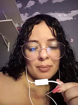 Snapshot of NinaSweet2 chatting on February 2025 03:56:02 AM NinaSweet2 online show from February 2025 03:56:02 AM
