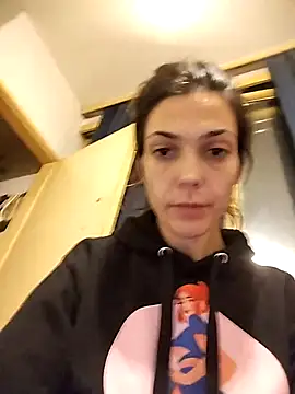 JoLeNe27 online show from December 2025 06:31:02 PM