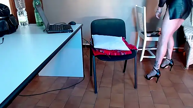 Miss-Mikaele online show from November 2025 02:28:02 PM